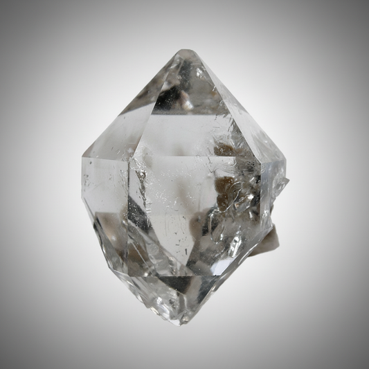 Diament Herkimera – szare tło